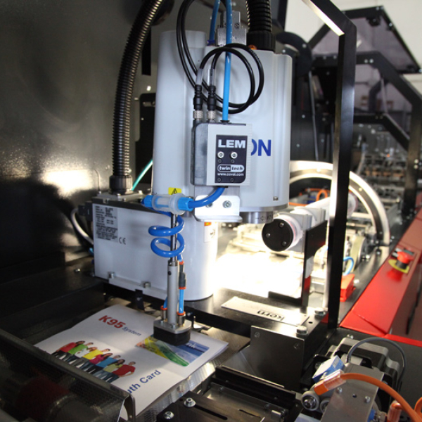 Kartenverarbeitungs-Lösung Kern 91 | Card affixing