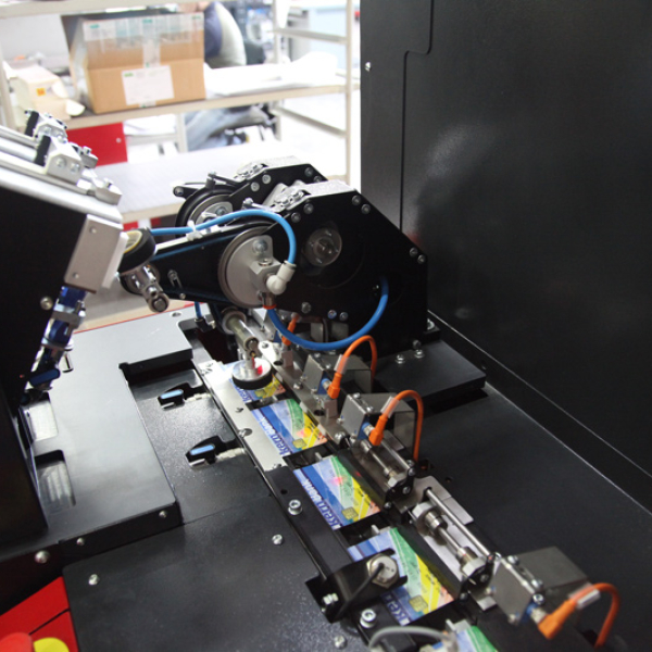 Kartenverarbeitungs-Lösung Kern 91 | Card feder and chain